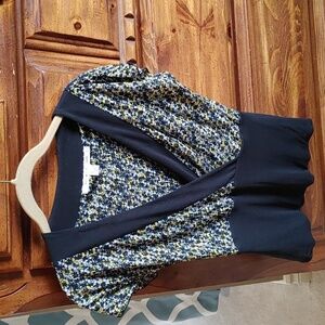 DIANE von FURSTENBERG crisscross 100% silk Size Medium Top Elvia